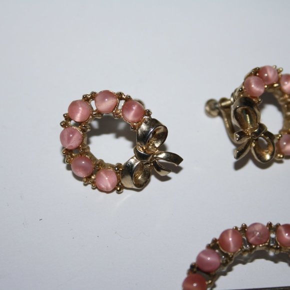 Vintage gold and pink brooch and screw on earrings - Picture 4 of 4